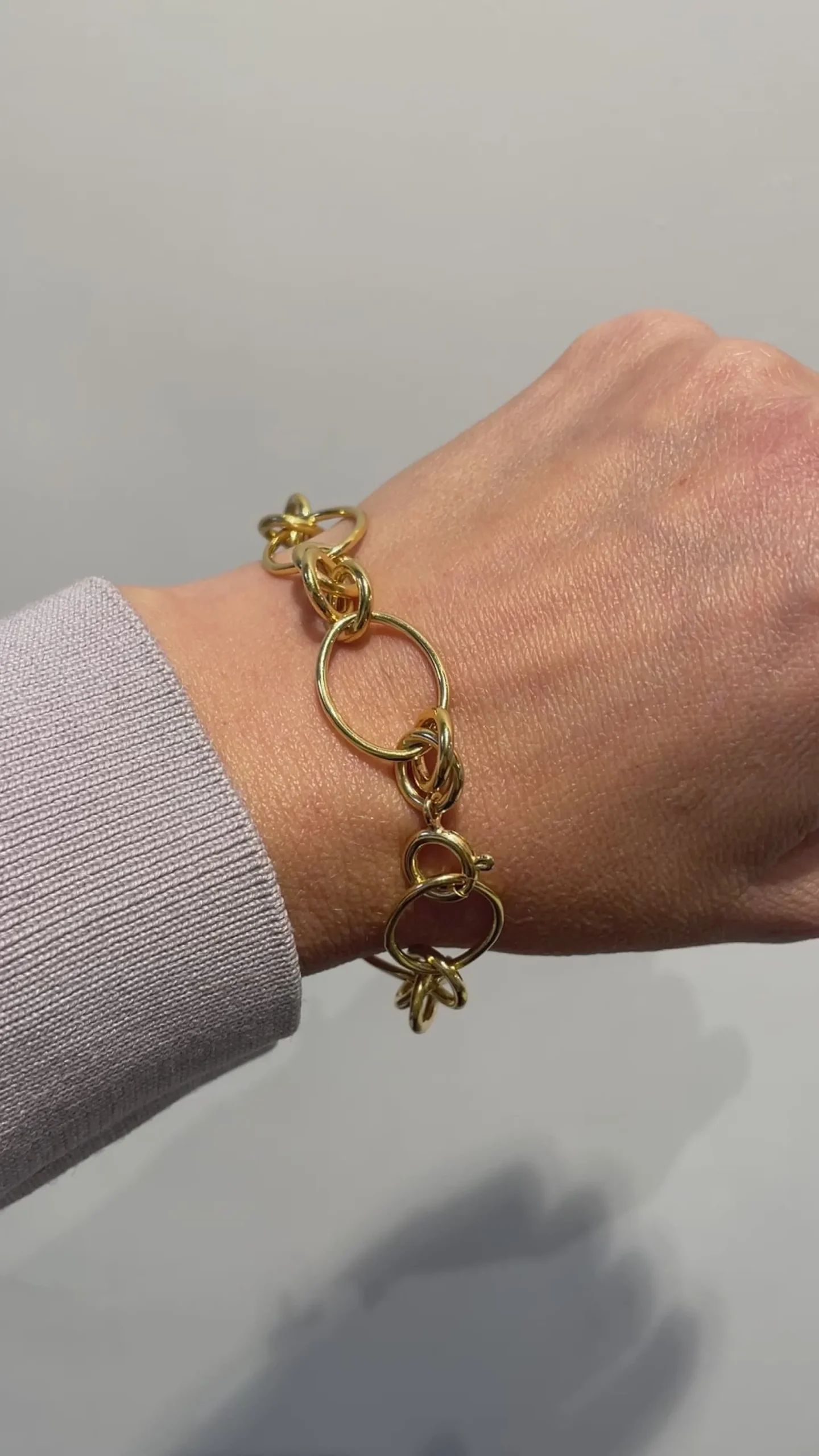Armband connection