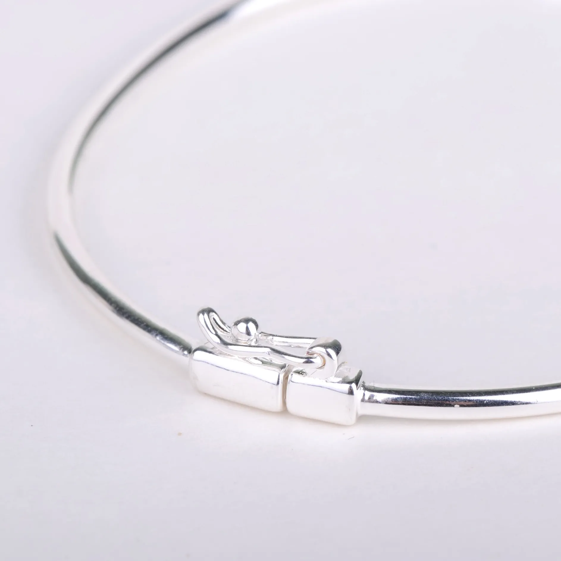 B2B Armband hinge