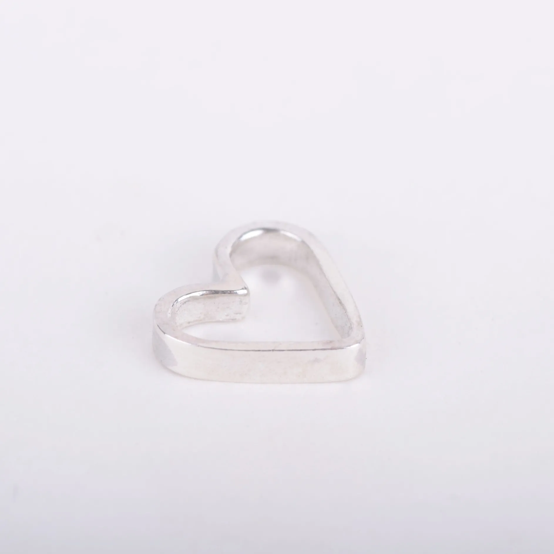B2B Hanger heart