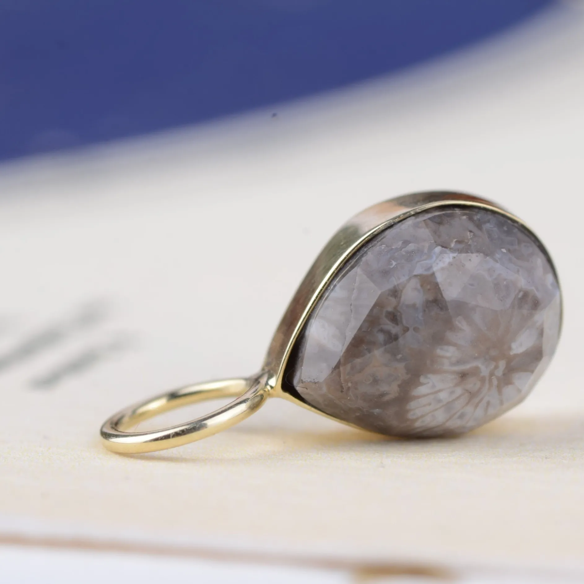 Hanger 14k fossil