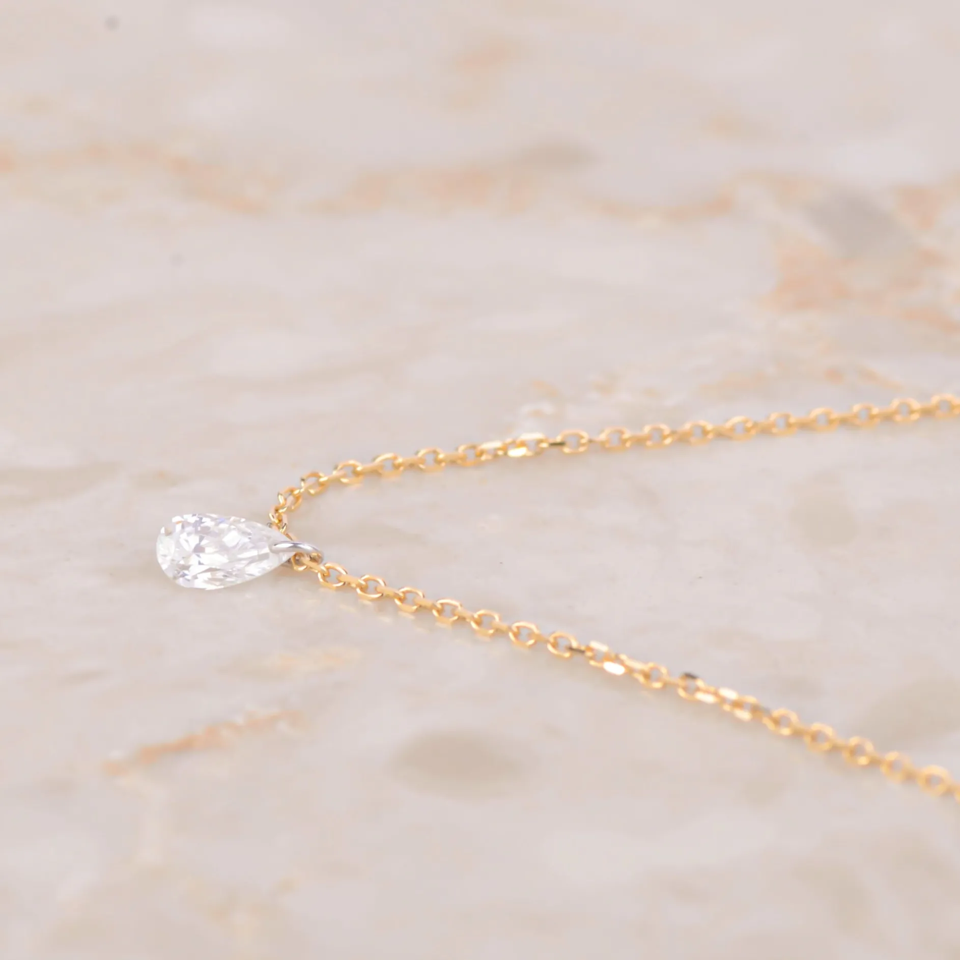 Ketting 18k dangling brilliance