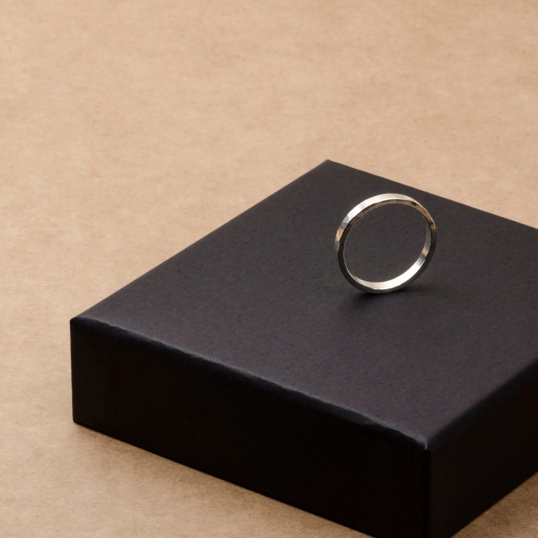 Ring mister hammered