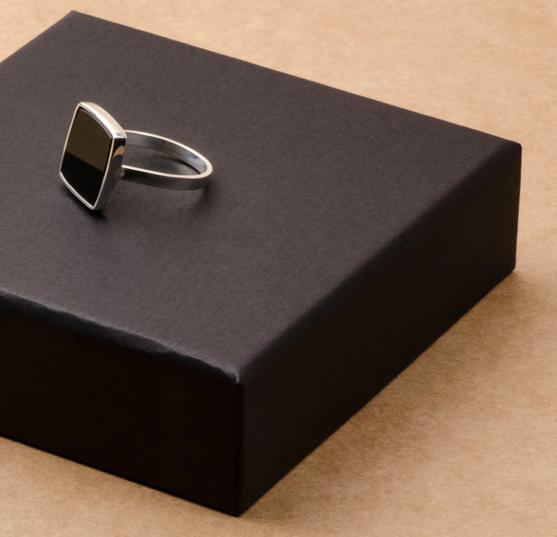 Ring mister onyx